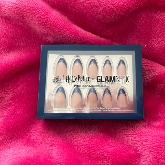 Glamnetic nail kit - Picture 2 of 8